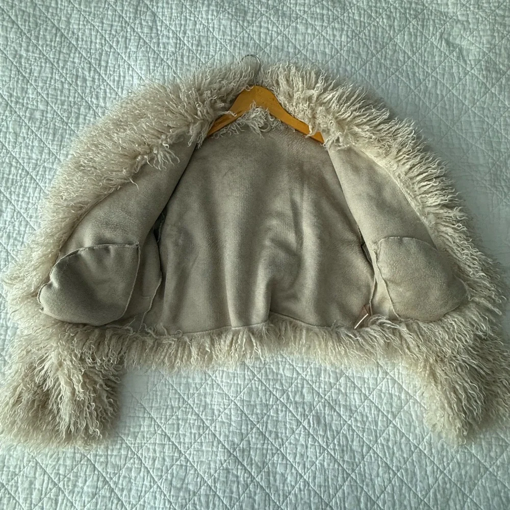 NWOT Faux Fur Cropped Jacket in Cream - Picture 2 of 7